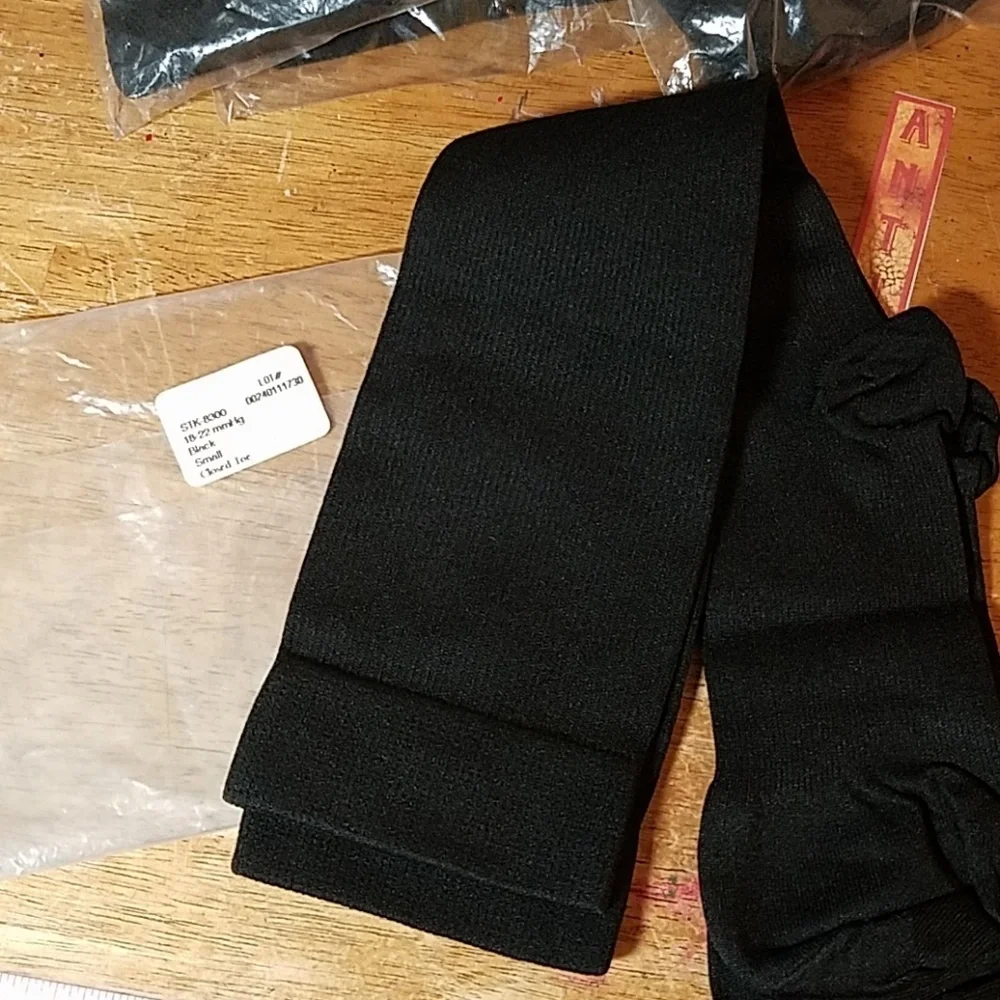 Black Knee High Closed Toe 28-22 mmHg Small